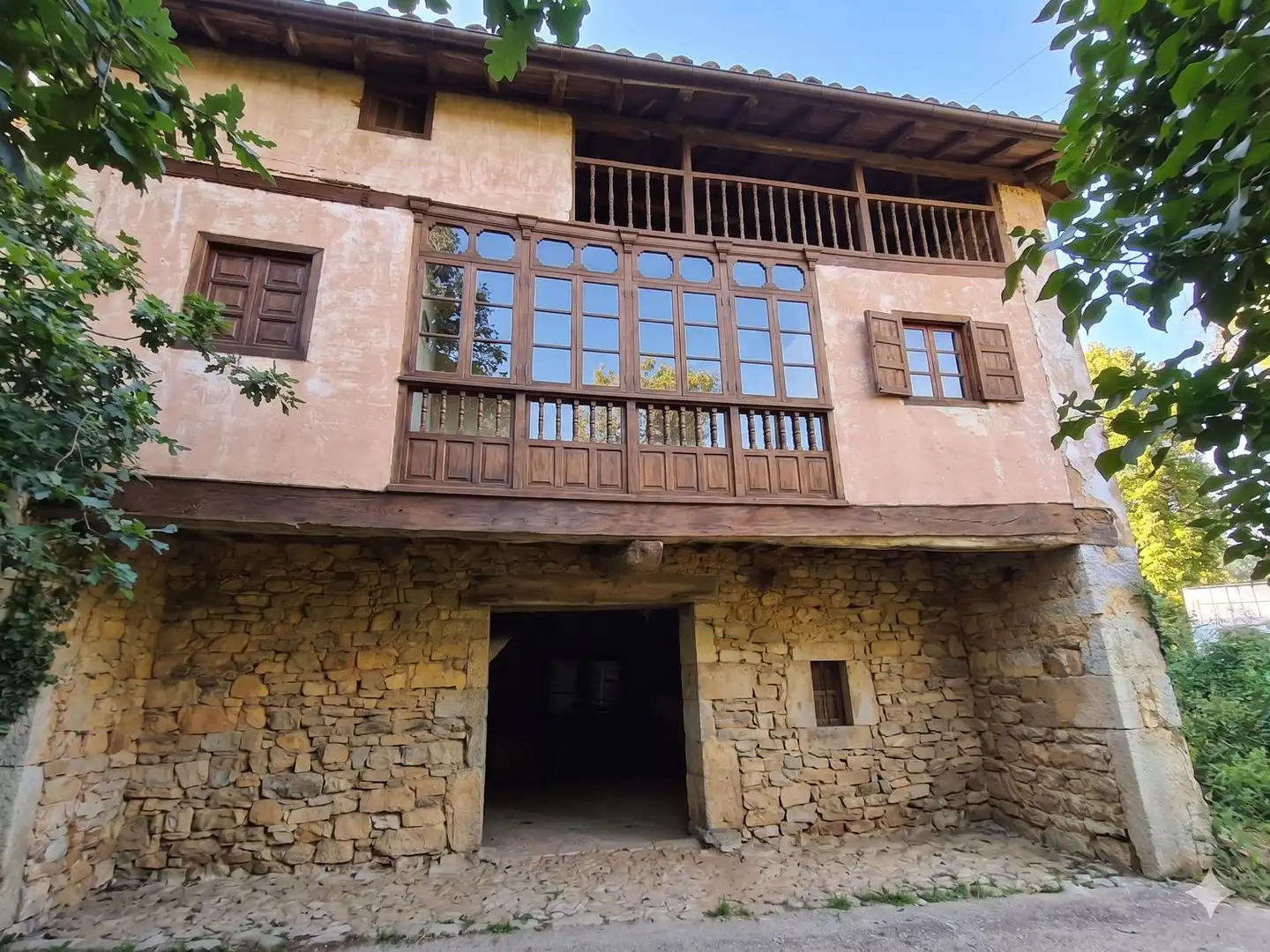 Vista exterior de Casa o xalet en venda en Salas amb Terrassa i Piscina