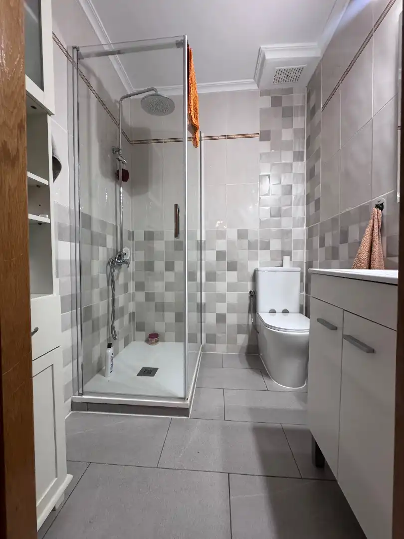 Baño de Casa adosada en venta en Benicasim / Benicàssim con Aire acondicionado, Calefacción y Jardín privado