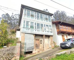 Vista exterior de Casa o xalet en venda en Pravia amb Jardí privat