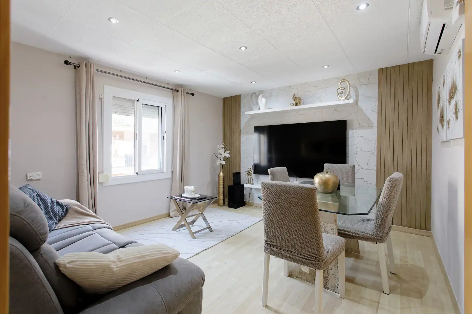 Living room of Flat for sale in L'Hospitalet de Llobregat