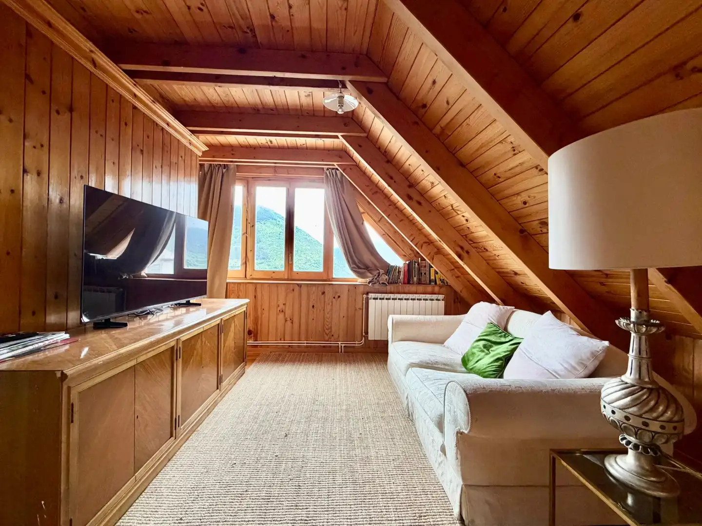 Sala d'estar de Casa o xalet en venda en Vielha e Mijaran amb Calefacció, Parquet i Moblat