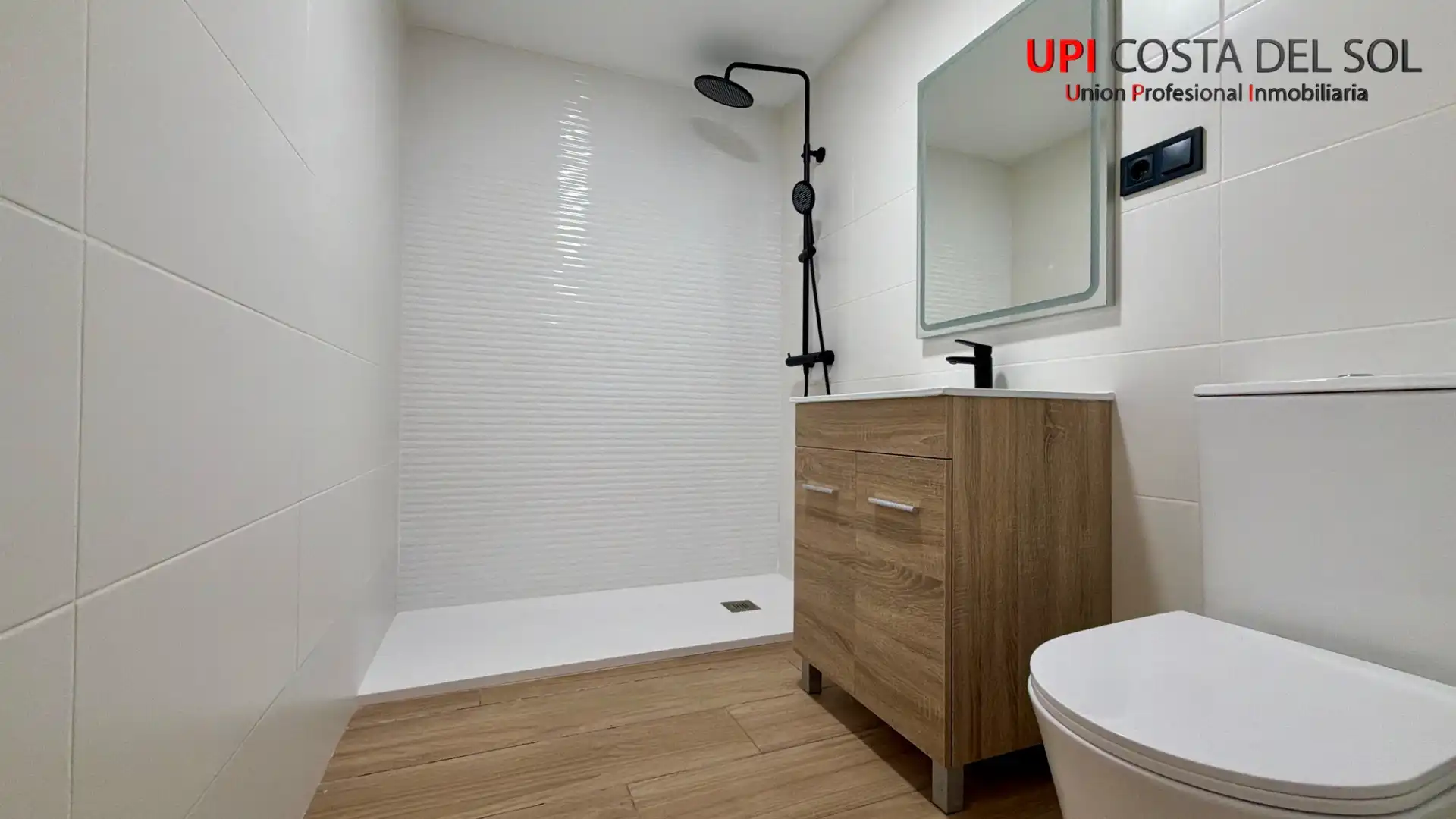 Bathroom of Apartments for sale in Torremolinos  with Air Conditioner, Heating and Oven