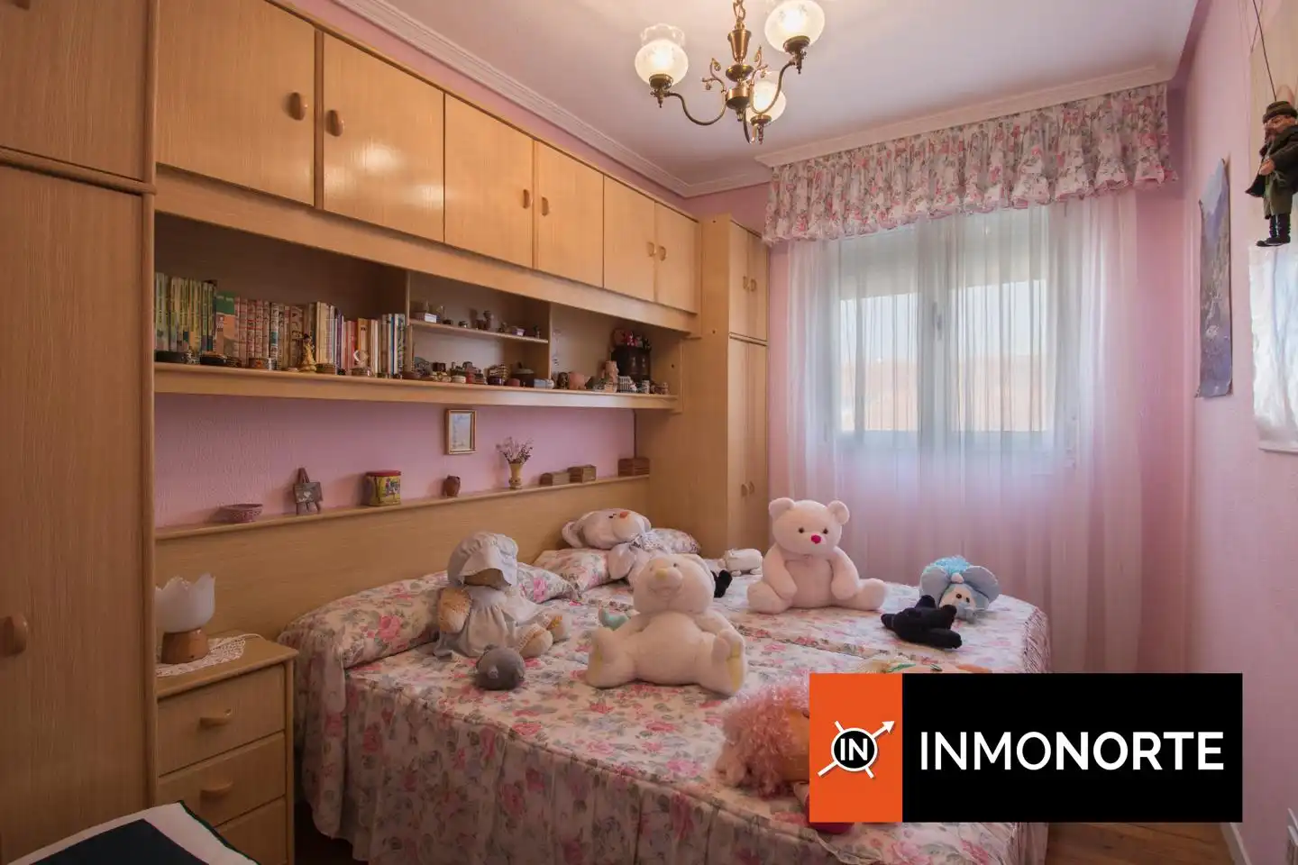 Dormitori de Pis en venda en Laredo amb Terrassa i Moblat