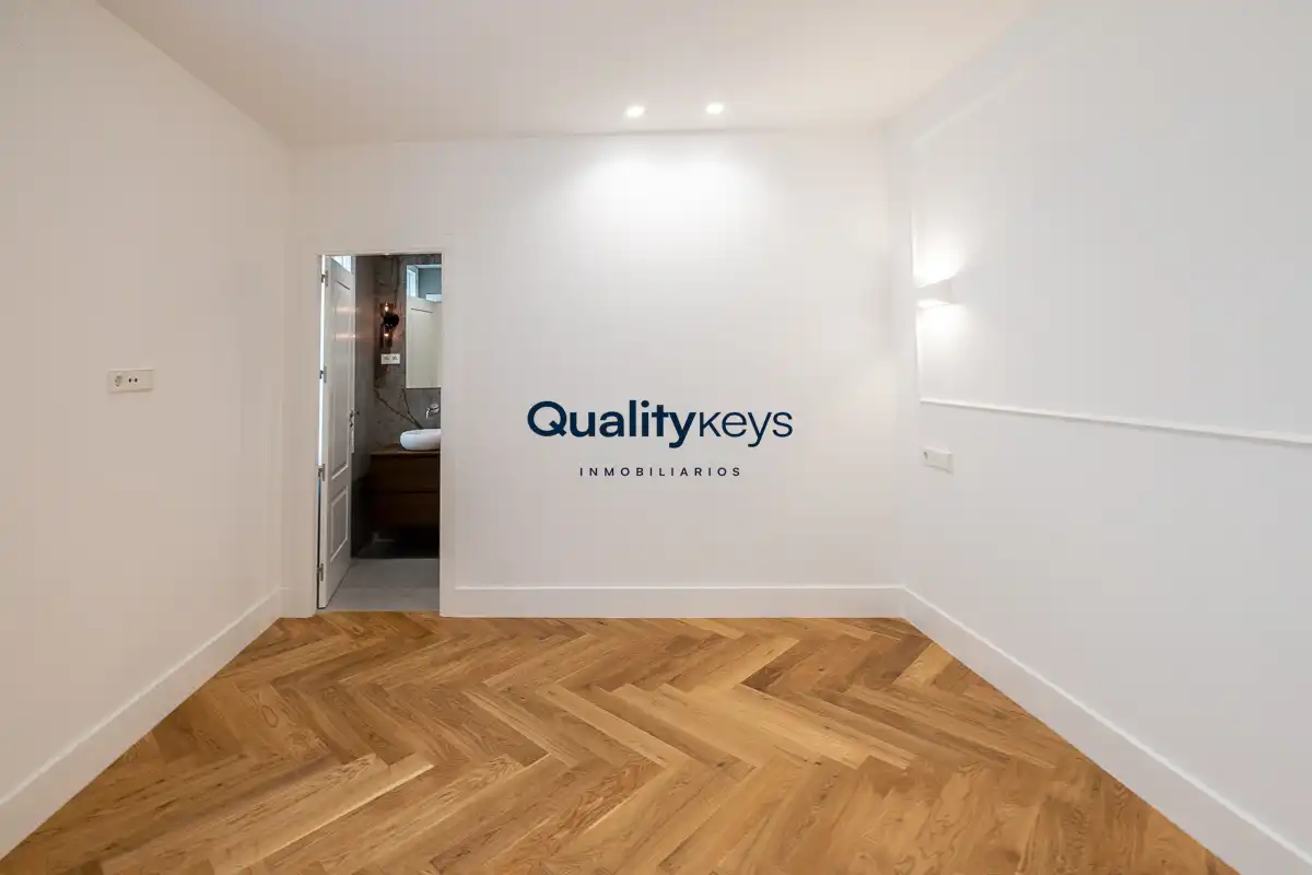 Flat for sale in Madrid  with Air Conditioner, Heating and Storage room