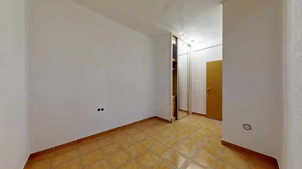 Dormitori de Pis en venda en Barcelona amb Aire condicionat i Balcó
