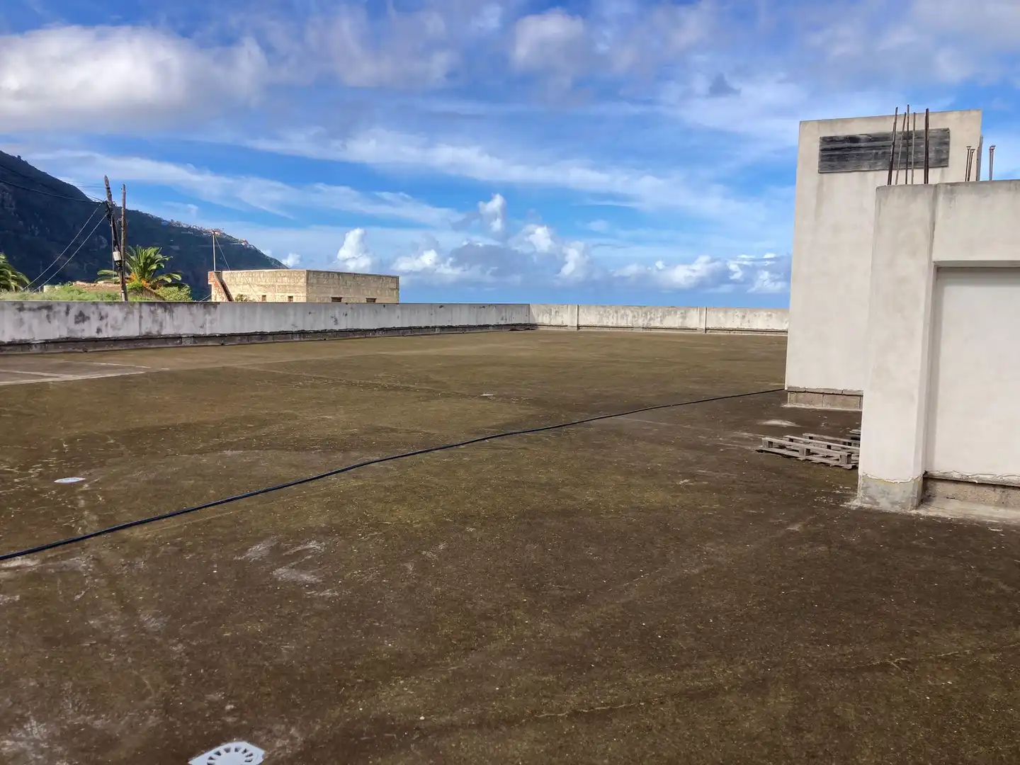 Vista exterior de Nave industrial en venta en Los Realejos