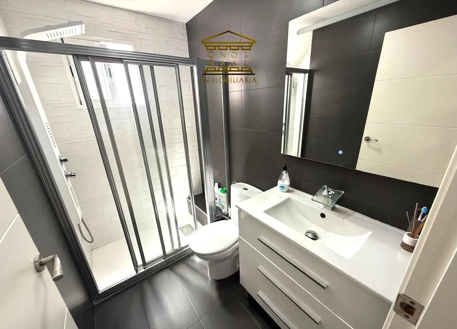 Bathroom of Flat for sale in Huelva  with Air Conditioner and Furnished
