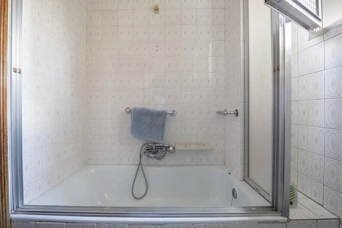 Baño de Piso en venta en Madrid con Calefacción, Jardín privado y Terraza