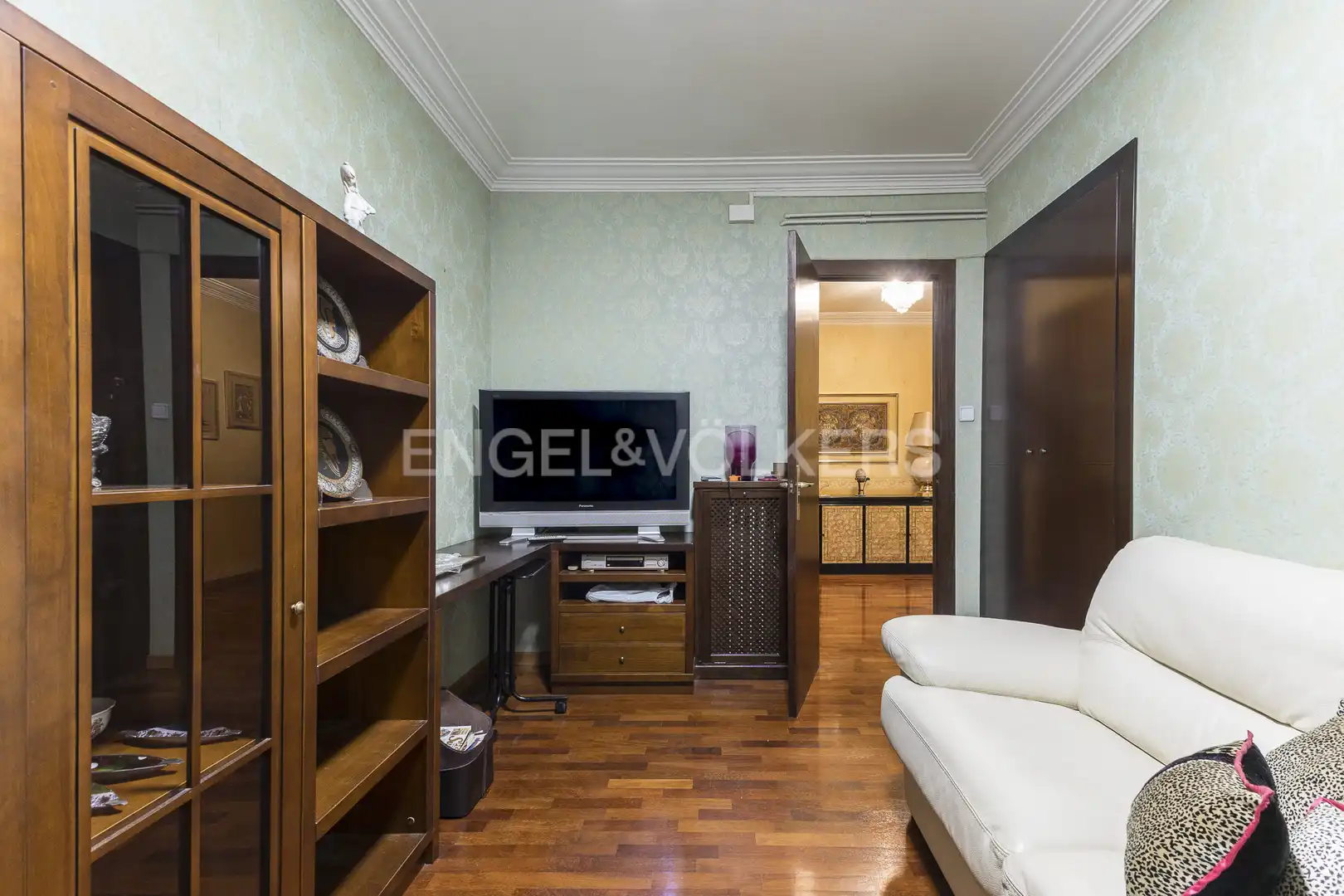 Living room of Flat for sale in Barcelona  with Heating, Parquet flooring and Furnished