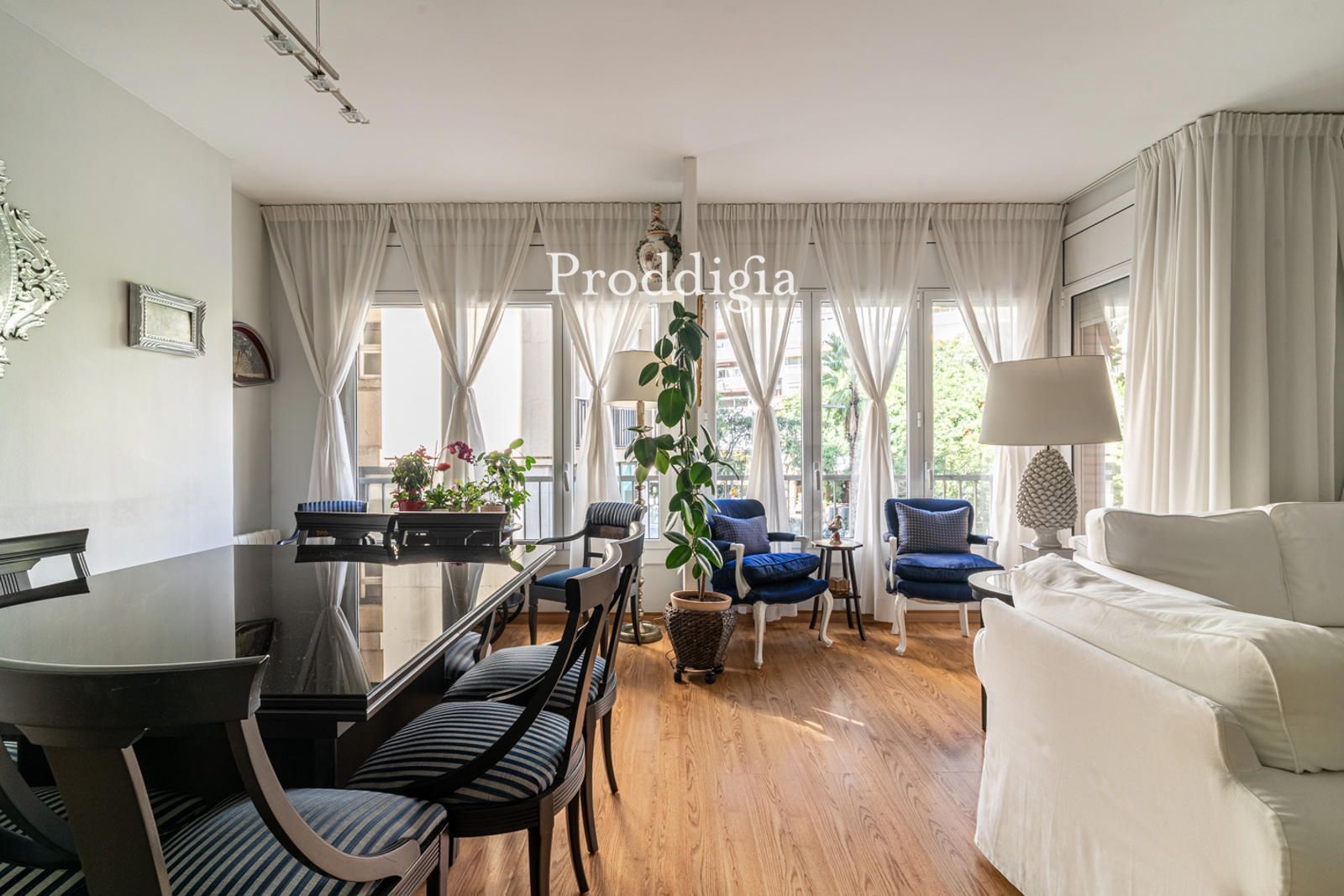 Dining room of Flat for sale in  Barcelona Capital  with Air Conditioner, Heating and Terrace