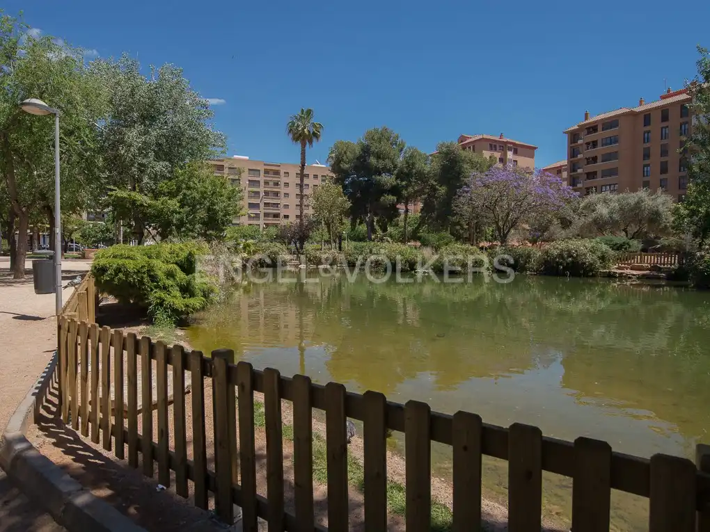 Vista exterior de Àtic en venda en Castellón de la Plana / Castelló de la Plana amb Calefacció, Parquet i Terrassa