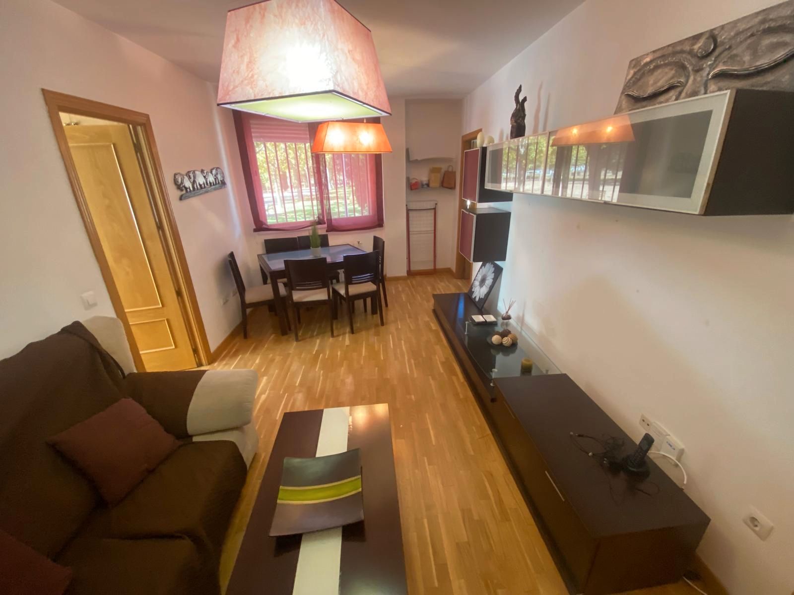 Sala d'estar de Pis en venda en Ciudad Real Capital amb Aire condicionat, Calefacció i Moblat