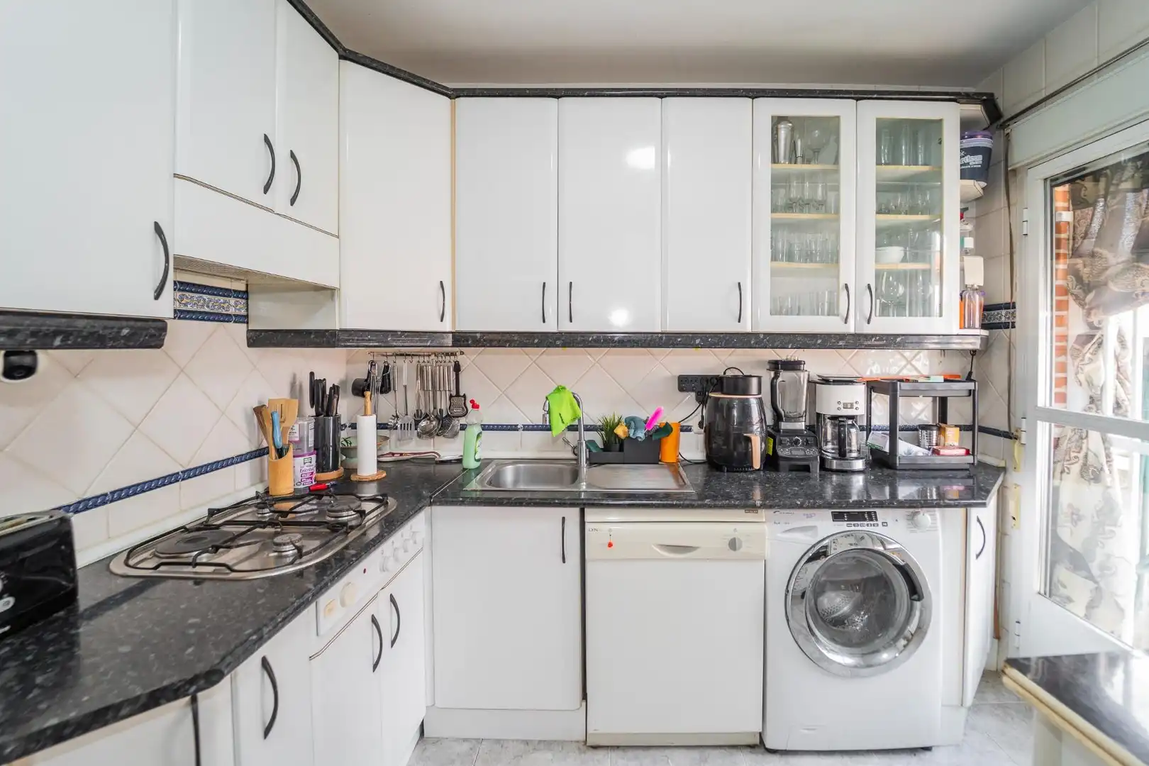 Cocina de Casa adosada en venta en Cedillo del Condado con Calefacción, Jardín privado y Terraza