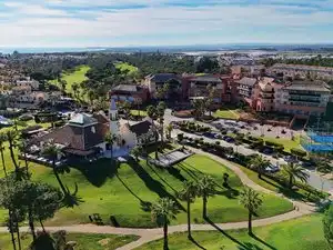 Vista exterior de Casa adosada en venta en Islantilla con Jardín privado, Trastero y Piscina comunitaria