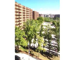 Vista exterior de Pis en venda en  Zaragoza Capital amb Terrassa i Balcó