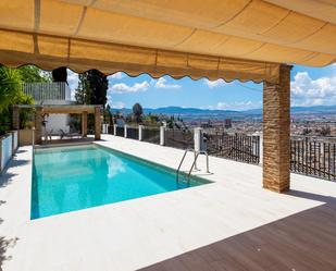 Piscina de Casa adosada en venda en  Granada Capital amb Aire condicionat, Calefacció i Parquet