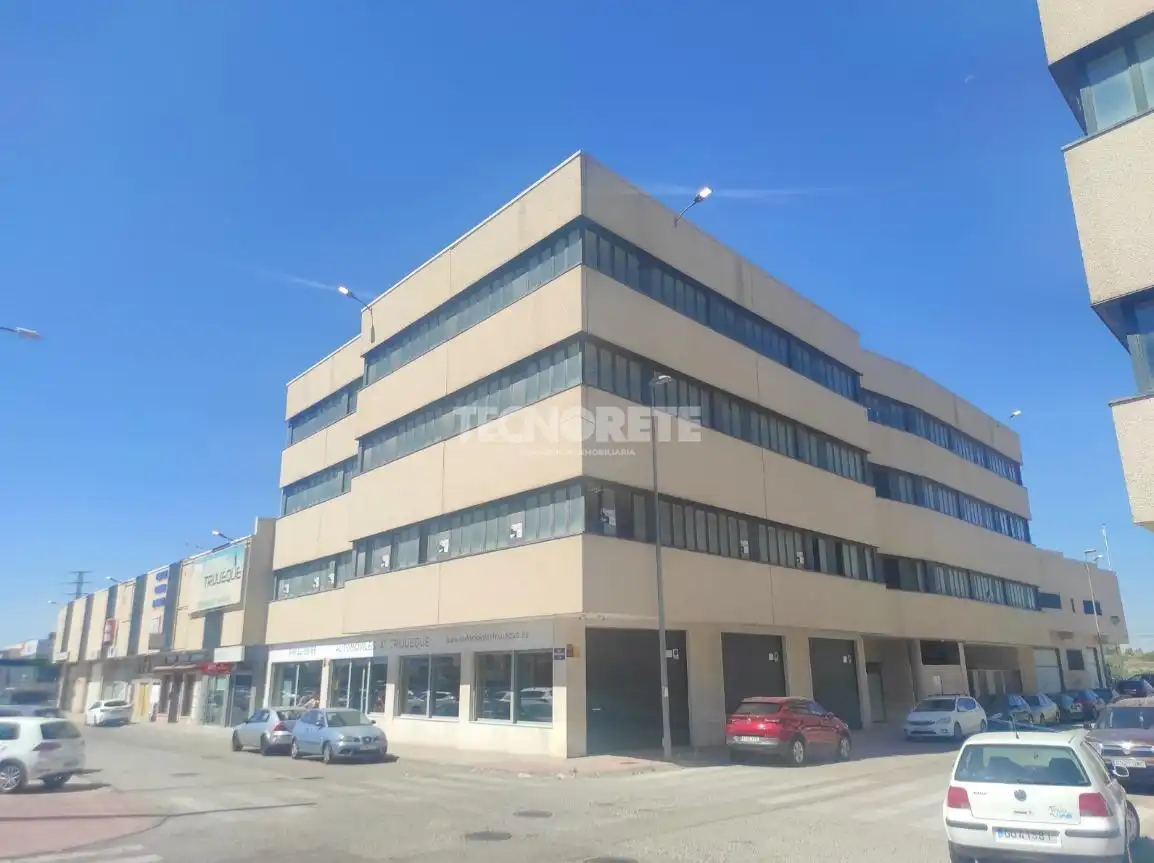 Vista exterior de Estudi en venda en Guadalajara