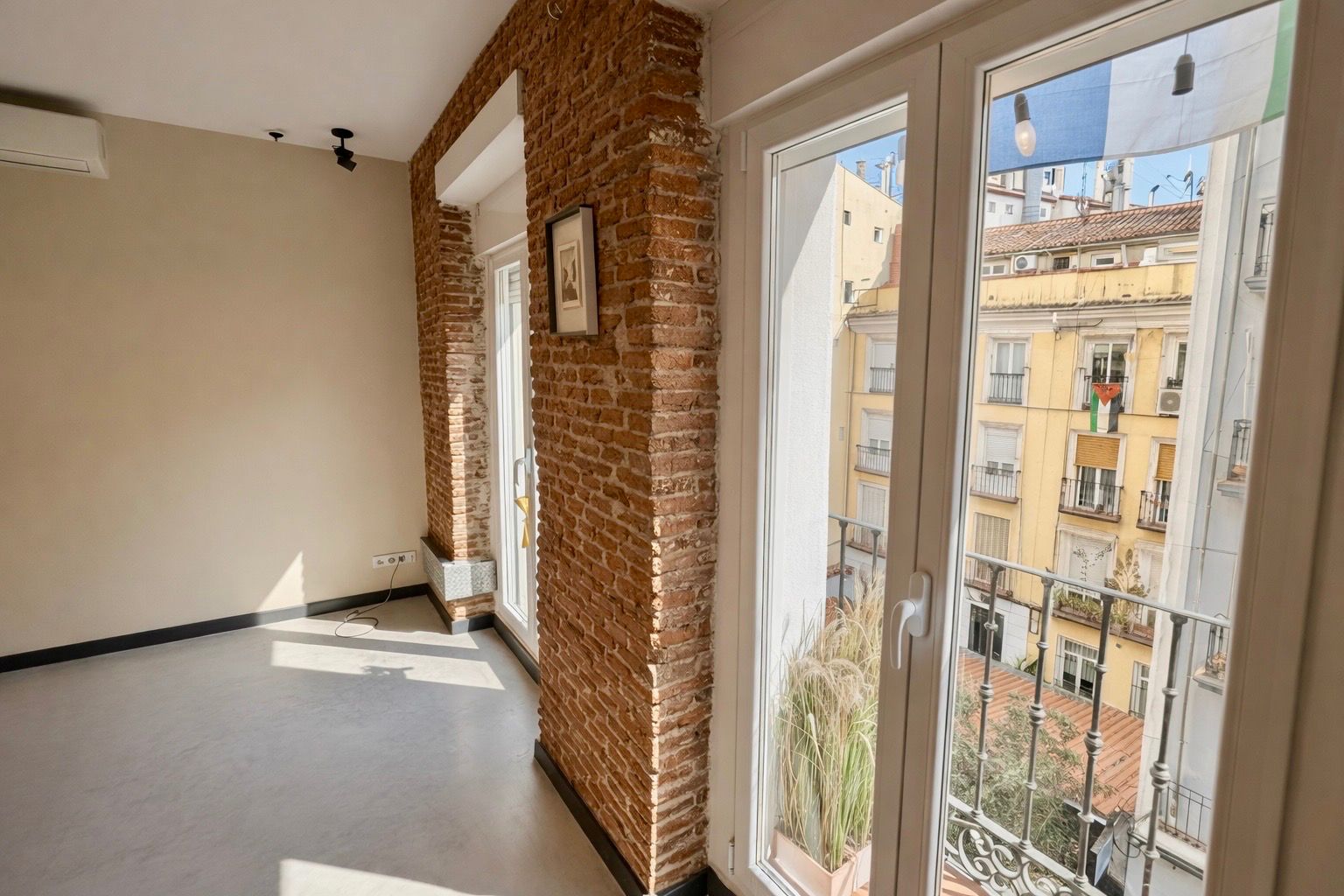 Bedroom of Flat for sale in  Madrid Capital  with Air Conditioner, Heating and Storage room