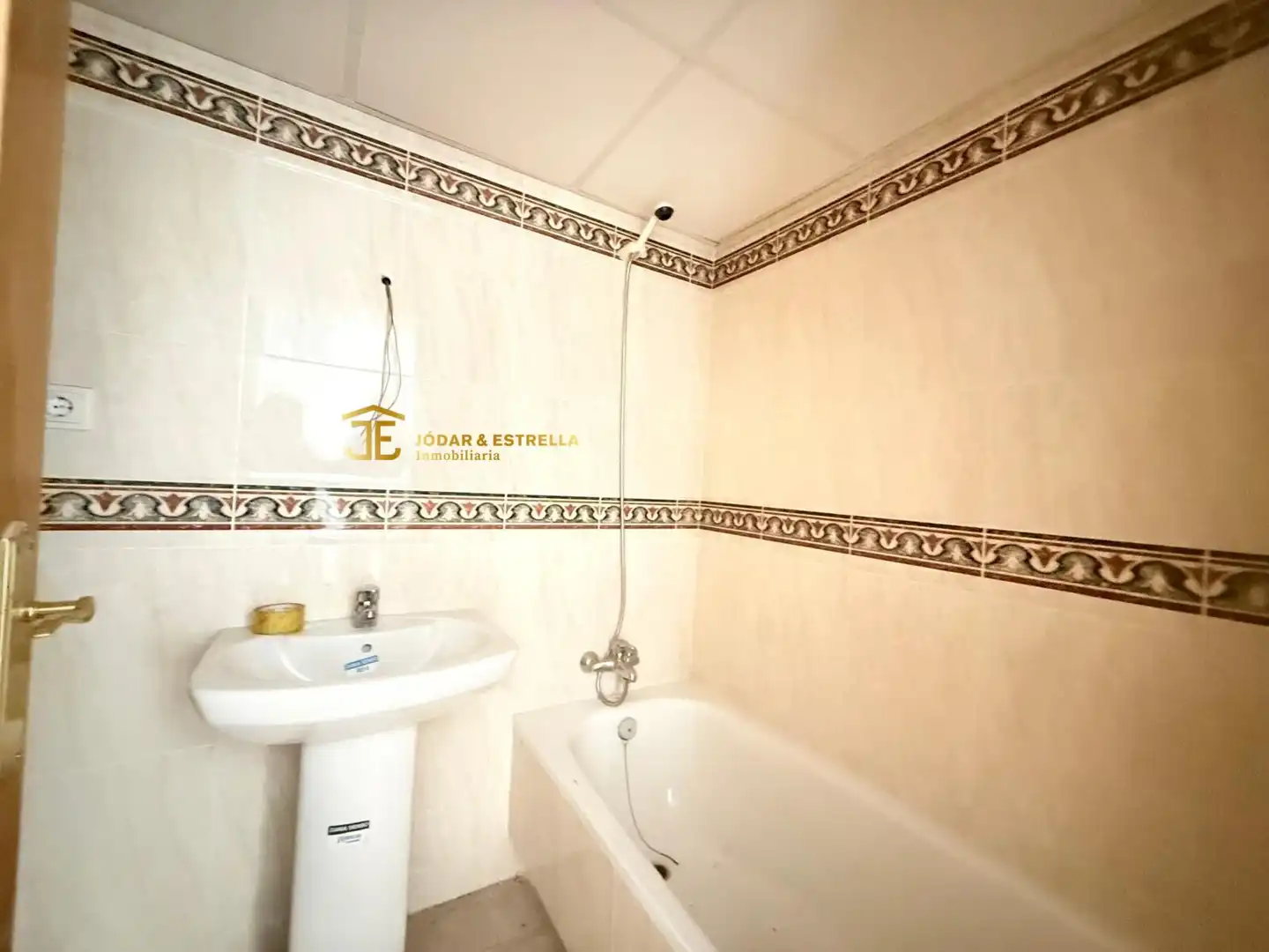 Baño de Apartamento en venta en Lorca con Terraza, Balcón y Piscina comunitaria