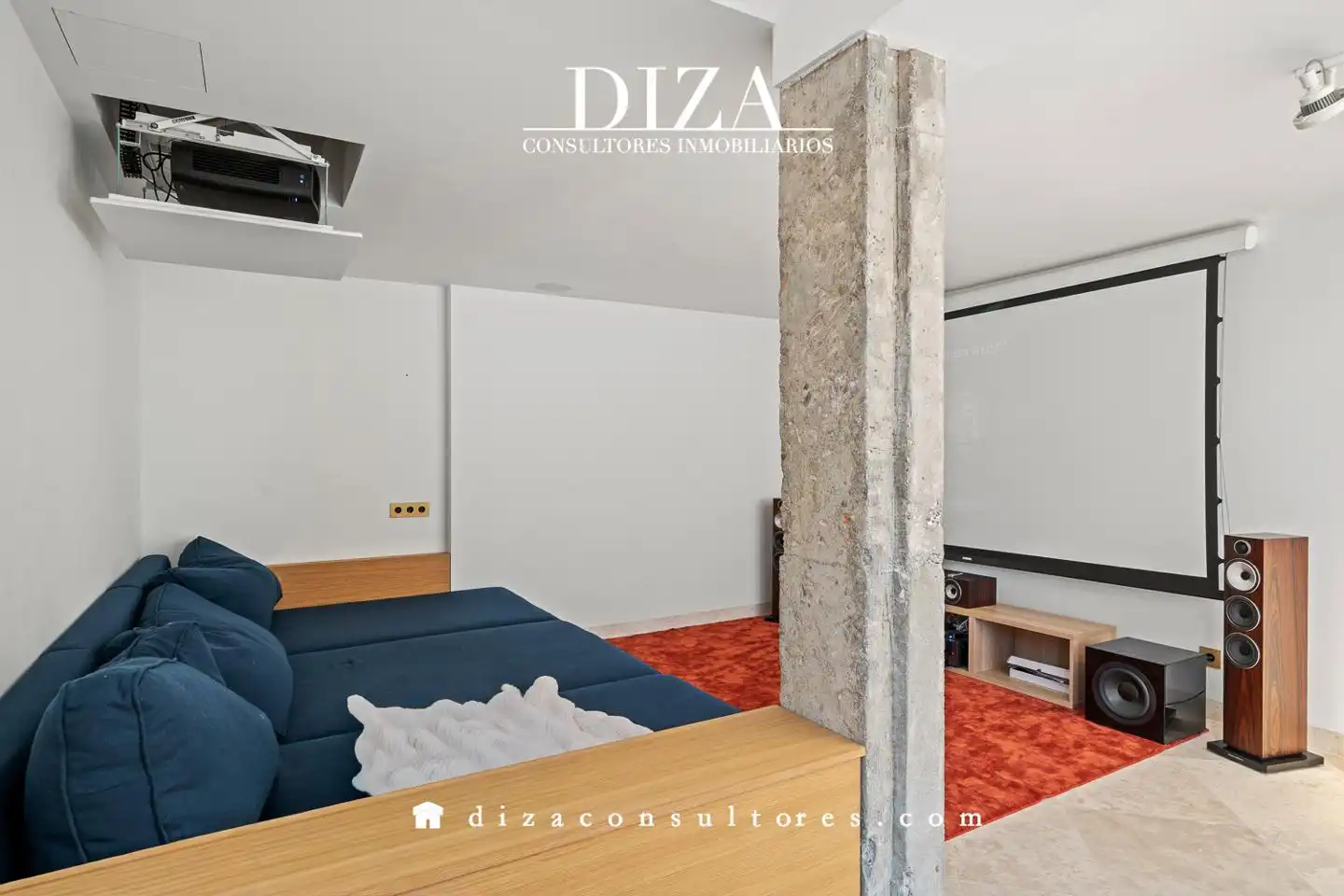 Bedroom of Attic for sale in Madrid  with Air Conditioner, Terrace and Storage room