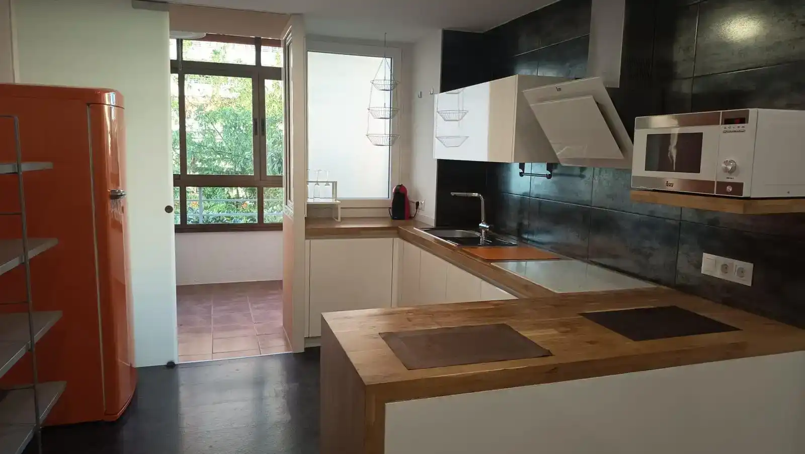 Küche von Wohnung zur Miete in Torremolinos mit Klimaanlage, Privatgarten und Abstellraum