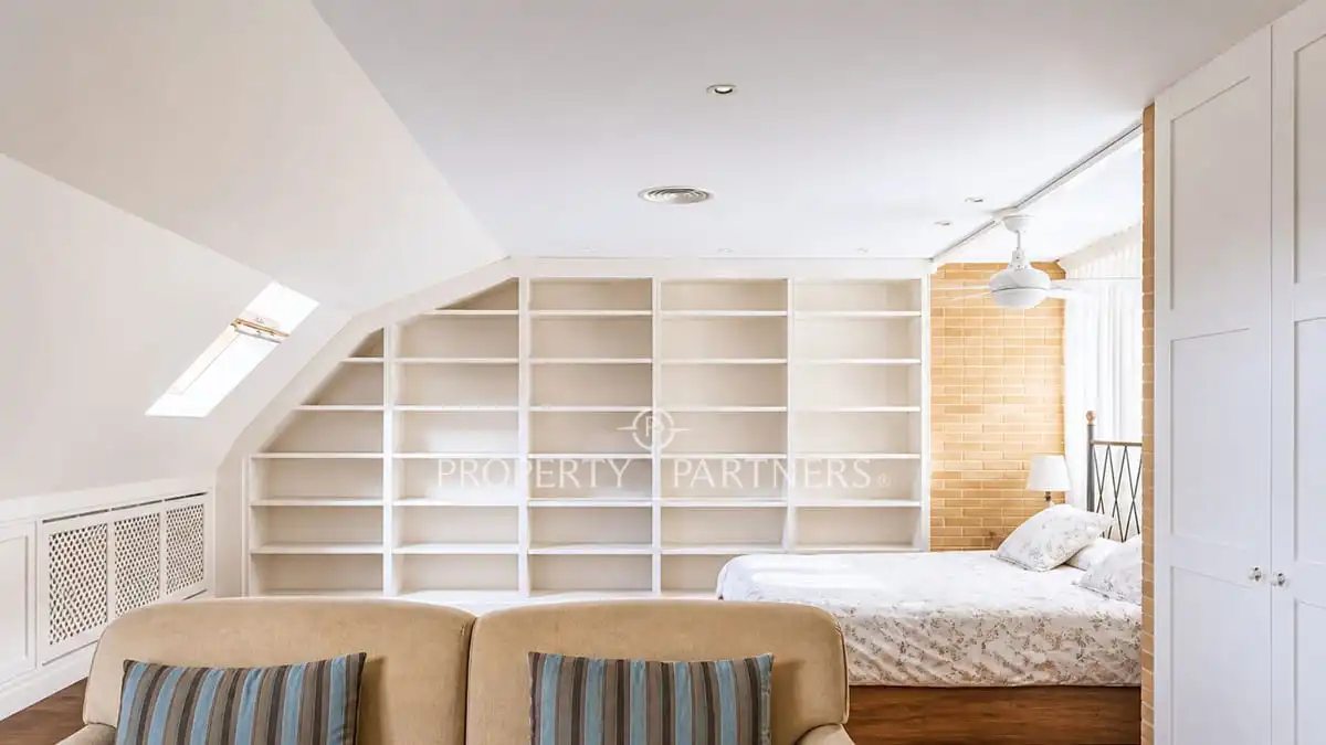 Habitación de Casa adosada en venta en Madrid con Aire acondicionado, Calefacción y Jardín privado