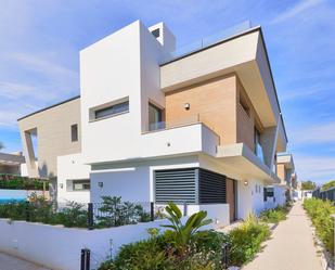 Vista exterior de Casa o xalet de lloguer en Marbella amb Aire condicionat, Terrassa i Piscina