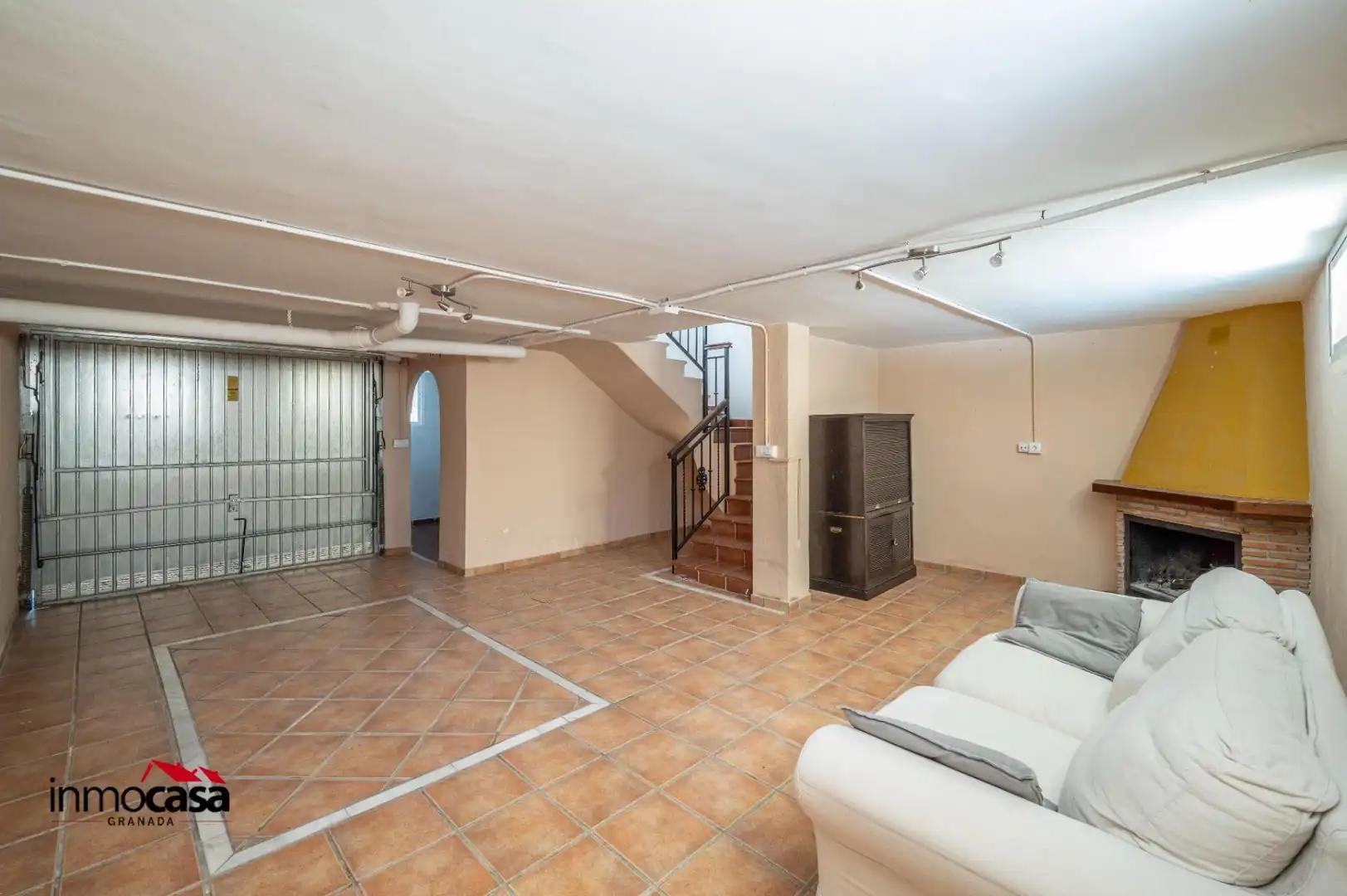 Casa adosada en venta en Ogíjares con Calefacción, Amueblado y Balcón