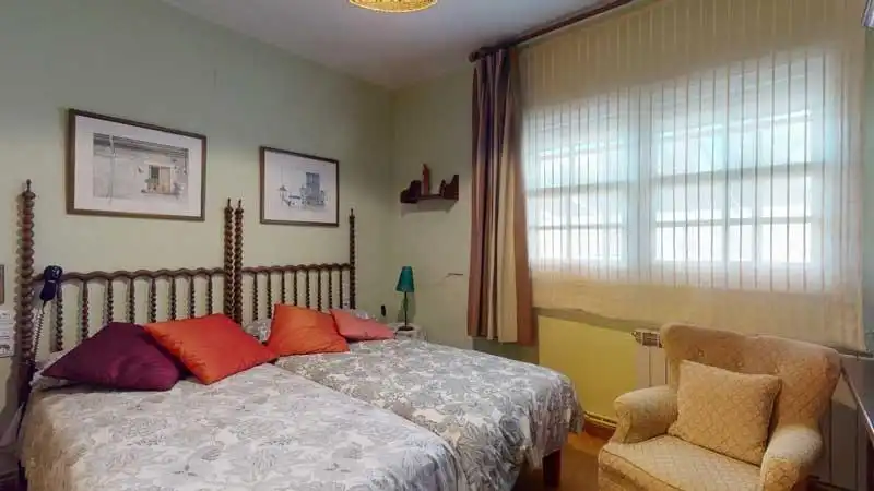 Dormitori de Casa o xalet en venda en La Muela amb Aire condicionat, Calefacció i Jardí privat