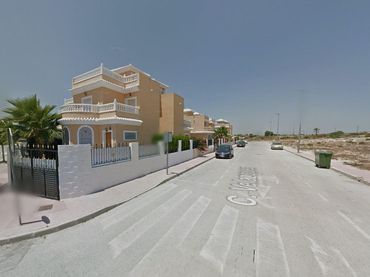 Casa con piscina en venta en VELAZQUEZ-PG 11
