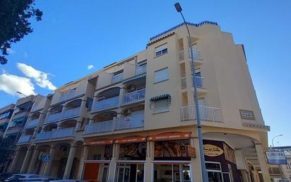 Exterior view of Apartment for sale in Gandia  with Air Conditioner and Balcony