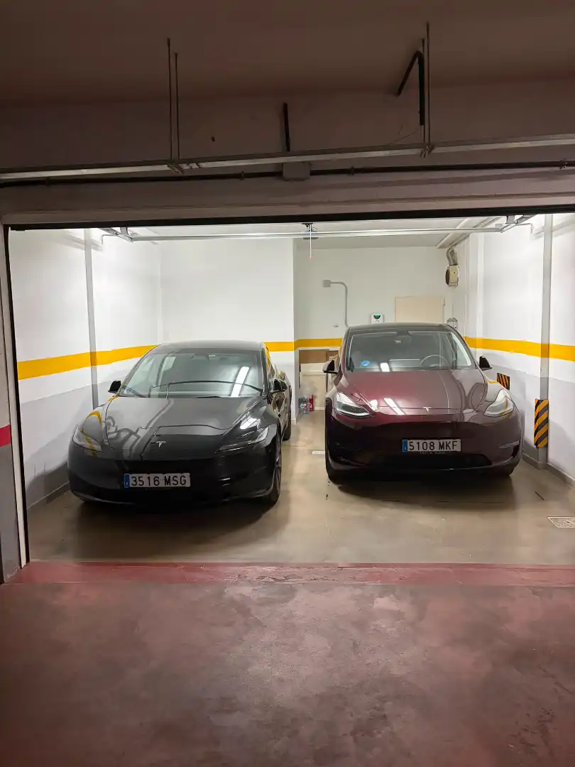 Aparcament de Casa o xalet en venda en Madrid amb Aire condicionat, Calefacció i Jardí privat