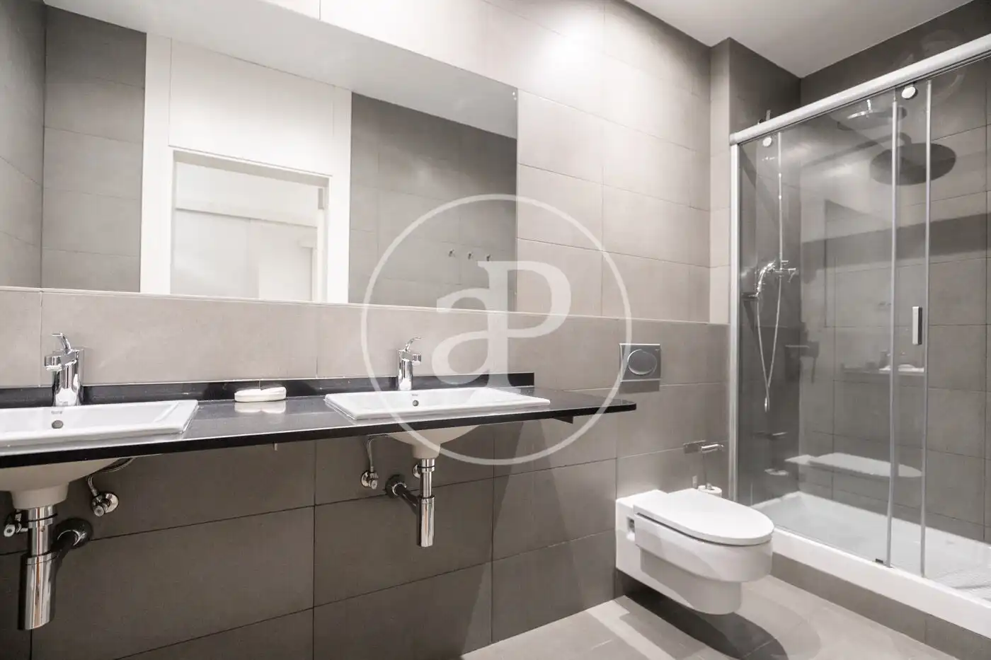 Baño de Piso de alquiler en Barcelona con Aire acondicionado, Calefacción y Terraza