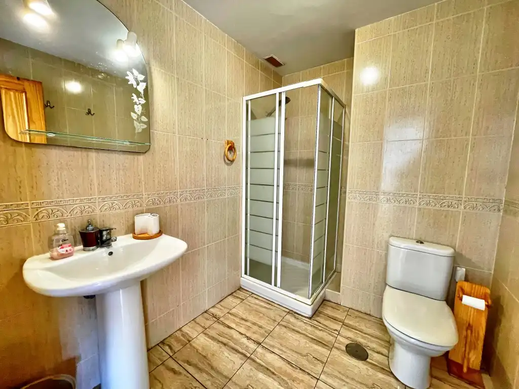Badezimmer von Einfamilien-Reihenhaus zum Verkauf in Vélez-Málaga mit Klimaanlage, Terrasse und Abstellraum