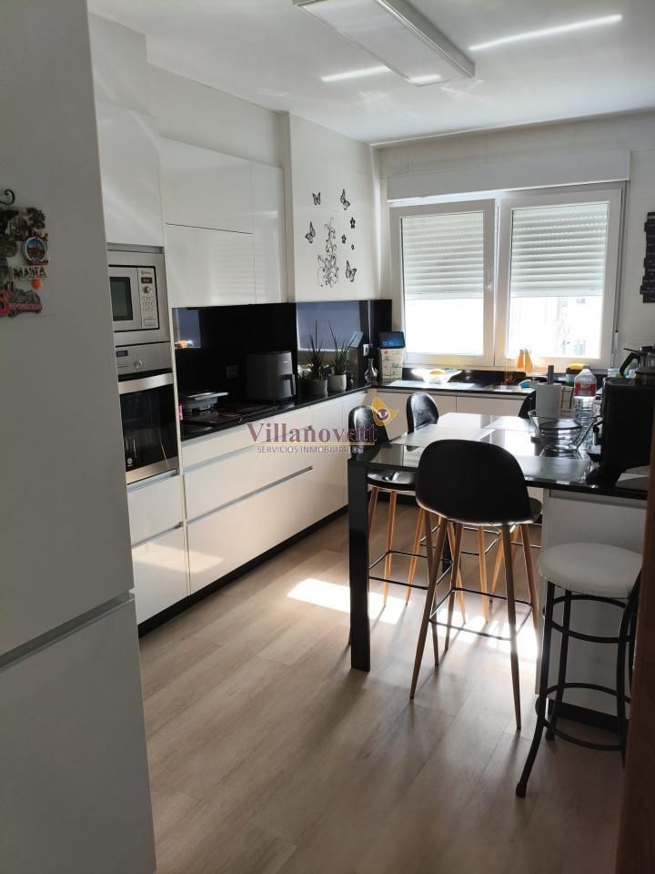 Cuina de Pis en venda en Vigo  amb Calefacció, Parquet i Terrassa