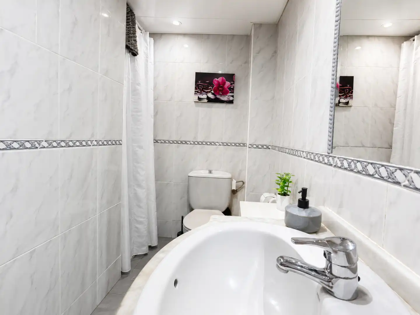 Badezimmer von Wohnung zum Verkauf in Sant Joan Despí mit Klimaanlage, Heizung und Möbliert