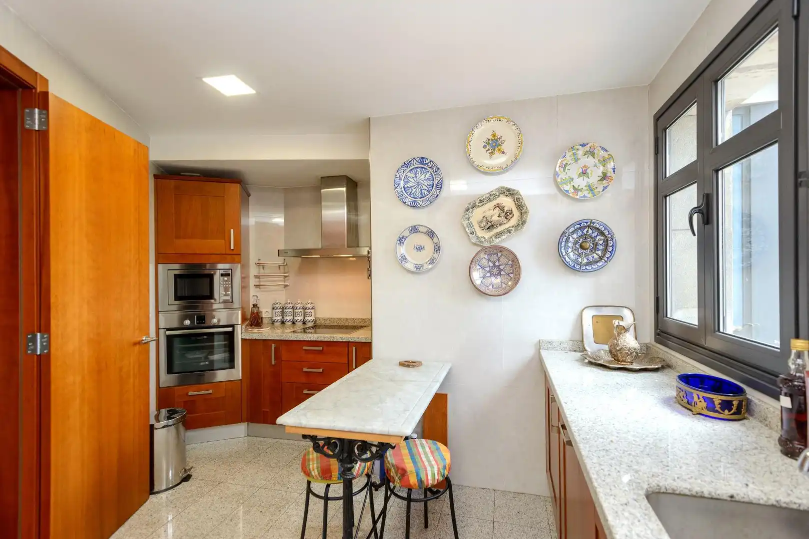 Kitchen of Flat for sale in Oviedo   with Heating and Jacuzzi