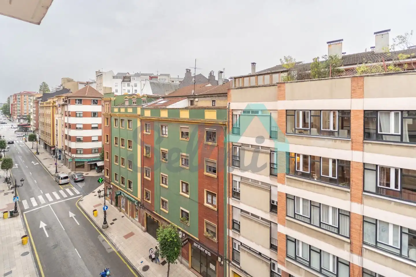 Vista exterior de Dúplex en venda en Oviedo  amb Calefacció, Parquet i Traster