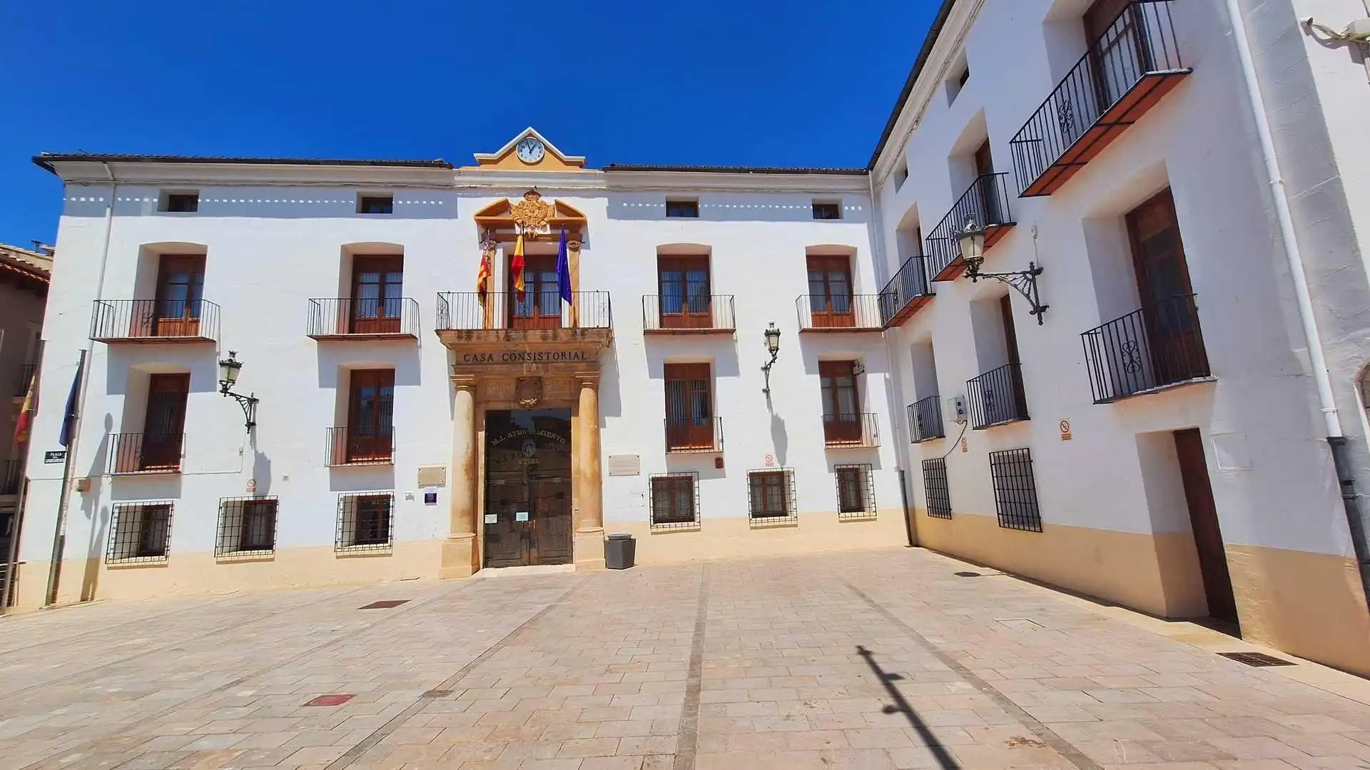 Exterior view of Commercial properties for sale in Utiel