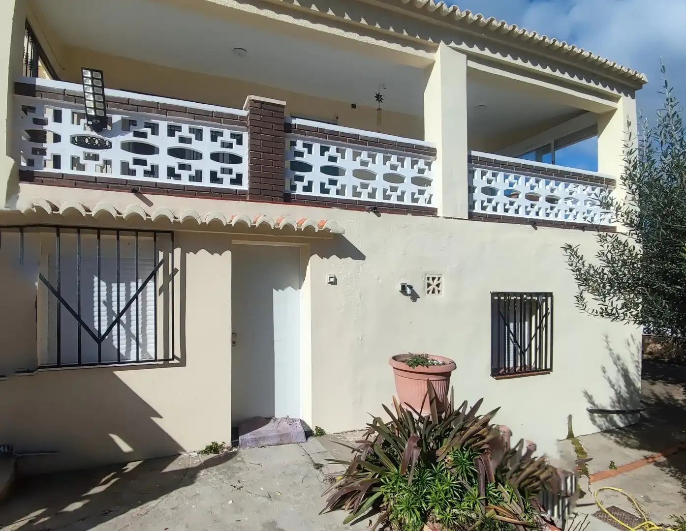 Vista exterior de Finca rústica en venda en Montserrat amb Calefacció, Terrassa i Piscina