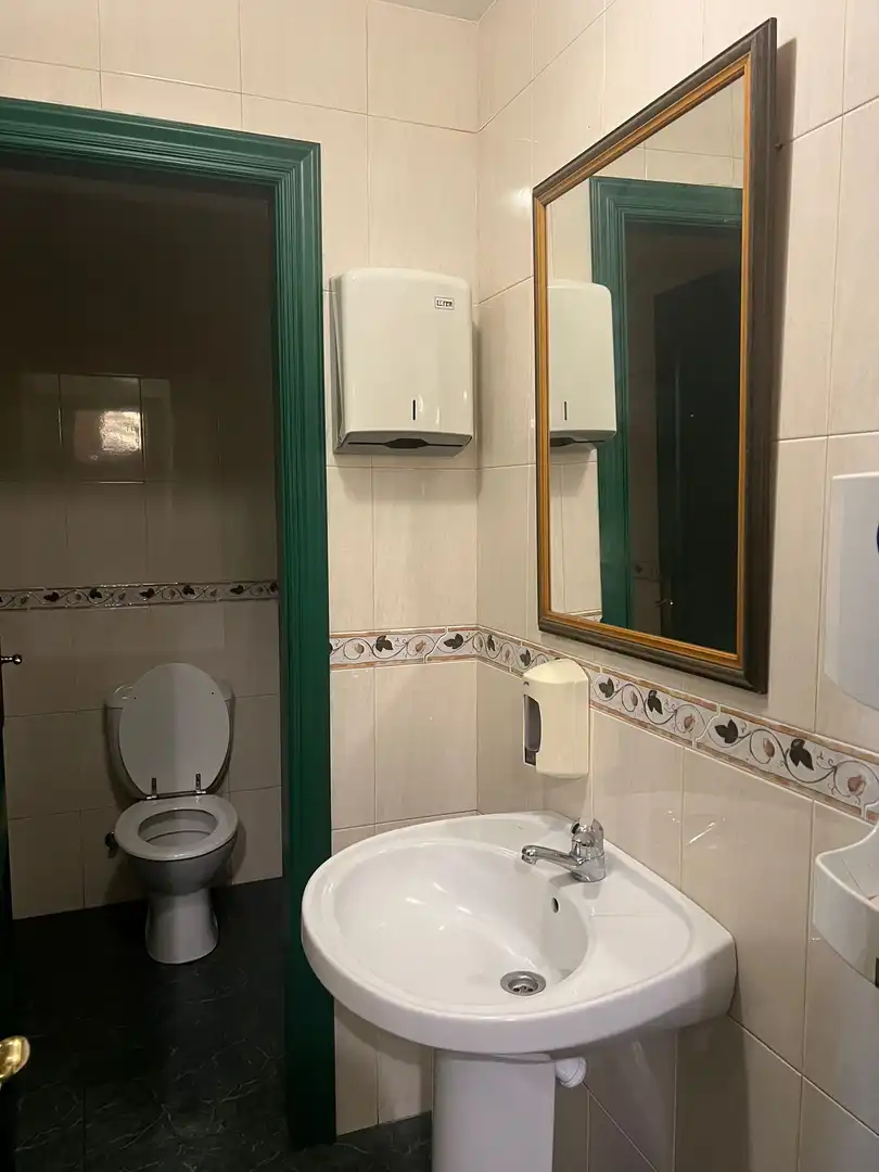 Business premises to rent in A Malata - Catabois - Ciudad Jardín, imagen 8