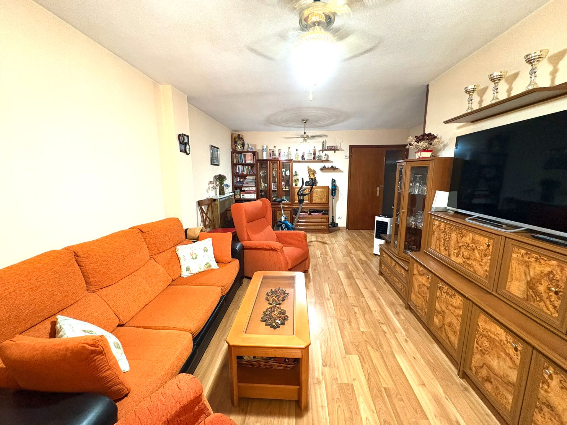 Living room of Flat for sale in  Madrid Capital  with Air Conditioner, Heating and Parquet flooring