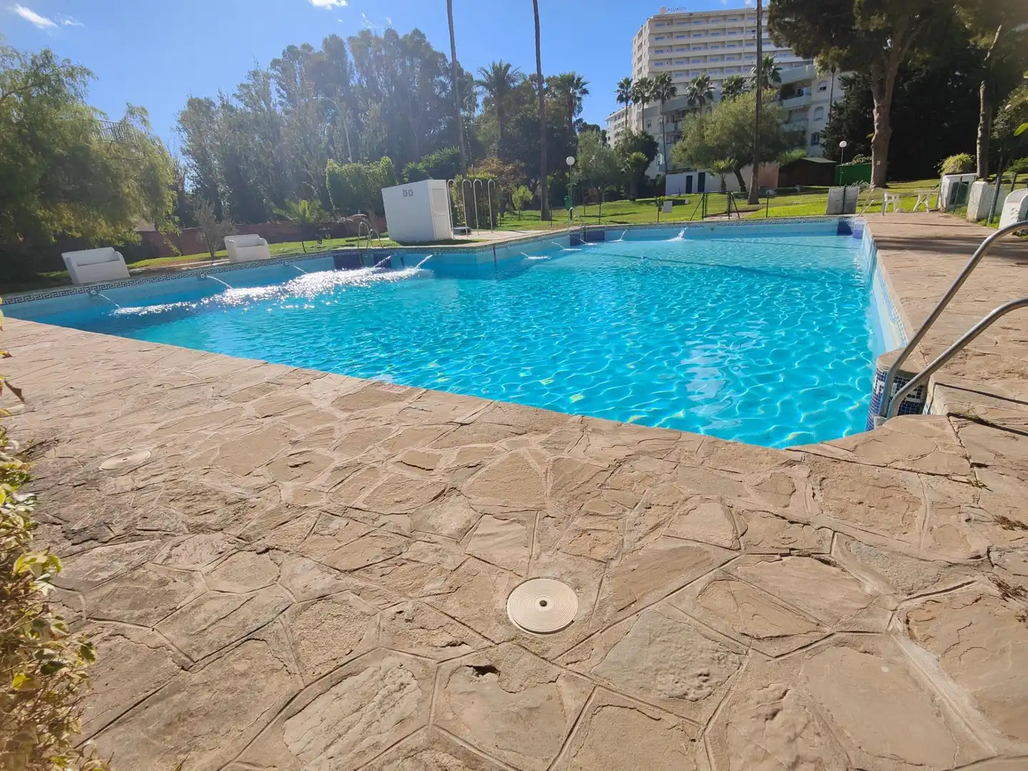Piscina de Pis en venda en Torremolinos amb Jardí privat, Terrassa i Piscina comunitària