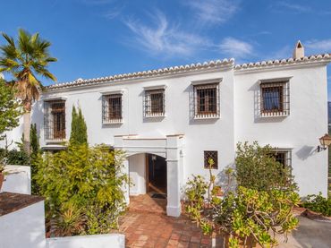 Villa mit Balkon zum Verkauf in Torrox Pueblo