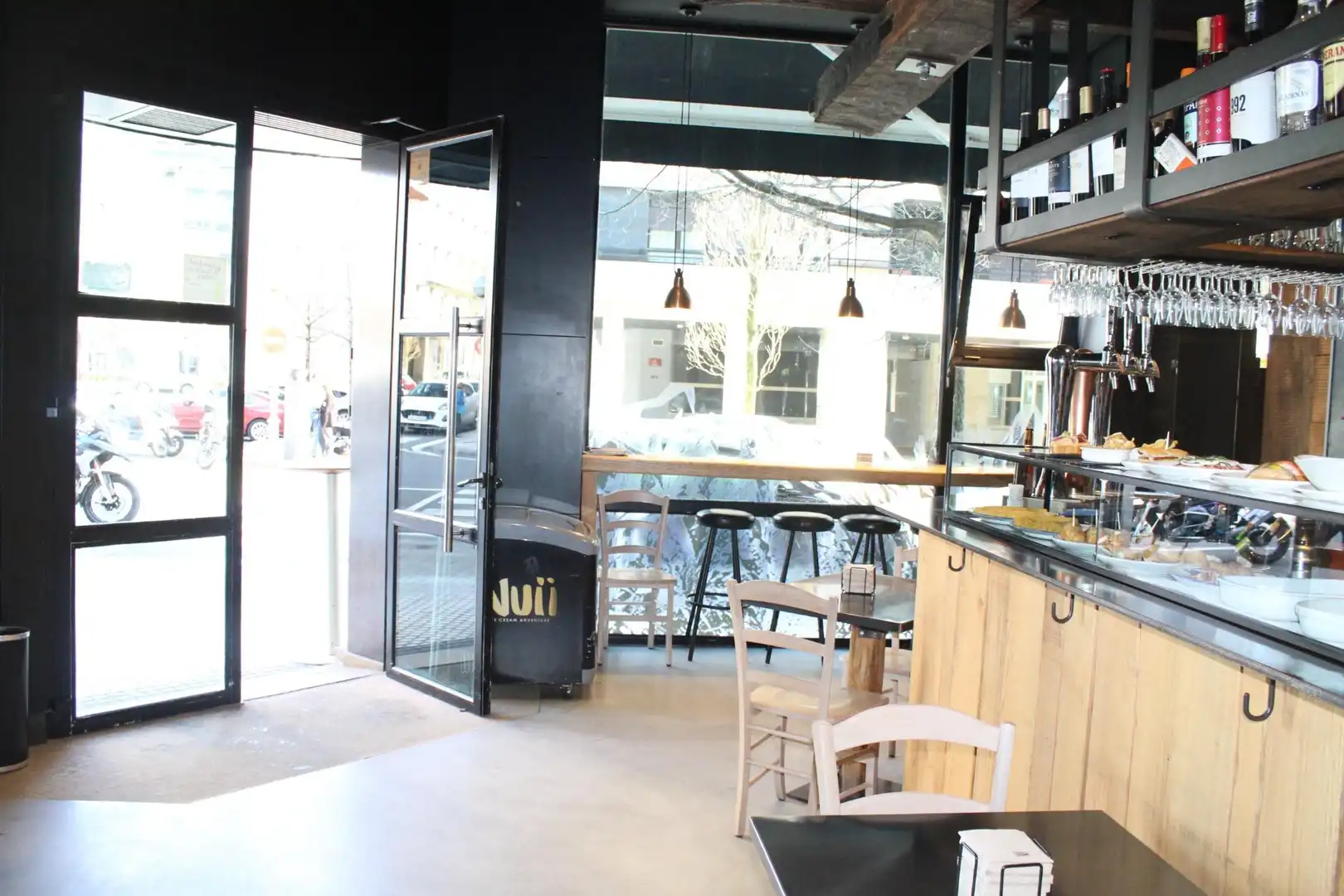 Local en venda en Donostia - San Sebastián  amb Aire condicionat i Moblat