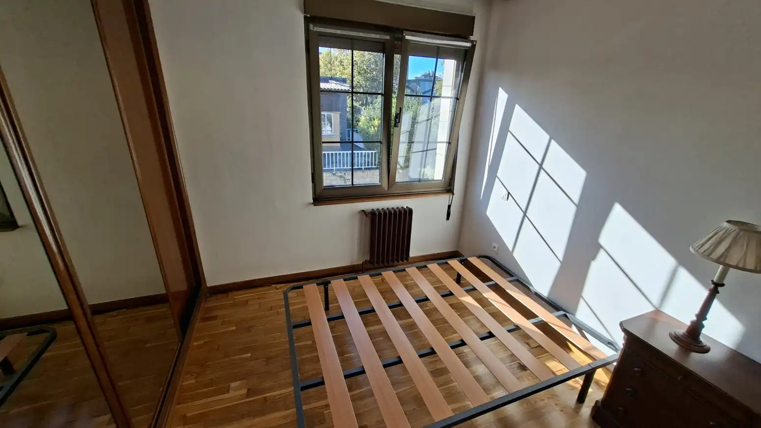 Habitación de Casa o chalet de alquiler en Gijón  con Calefacción, Jardín privado y Parquet