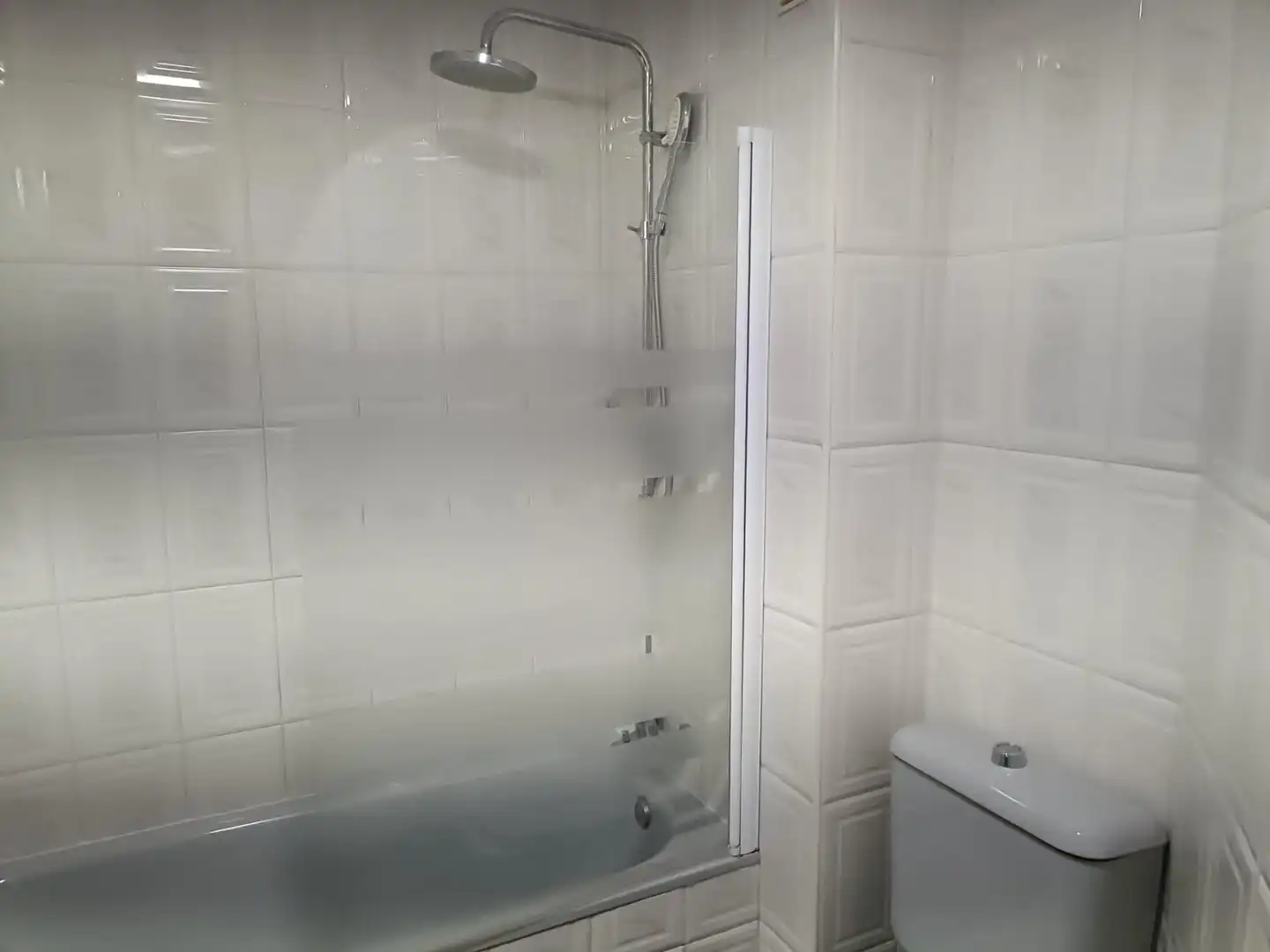 Badezimmer von Wohnung zur Miete in Granada mit Heizung, Privatgarten und Terrasse