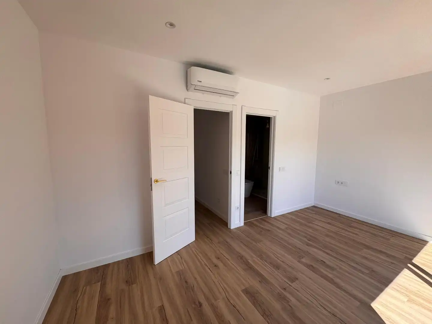 Habitación de Casa adosada en venta en Cubelles con Aire acondicionado, Terraza y Piscina comunitaria