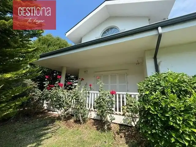 Vista exterior de Casa o chalet en venta en Noja con Calefacción, Jardín privado y Terraza