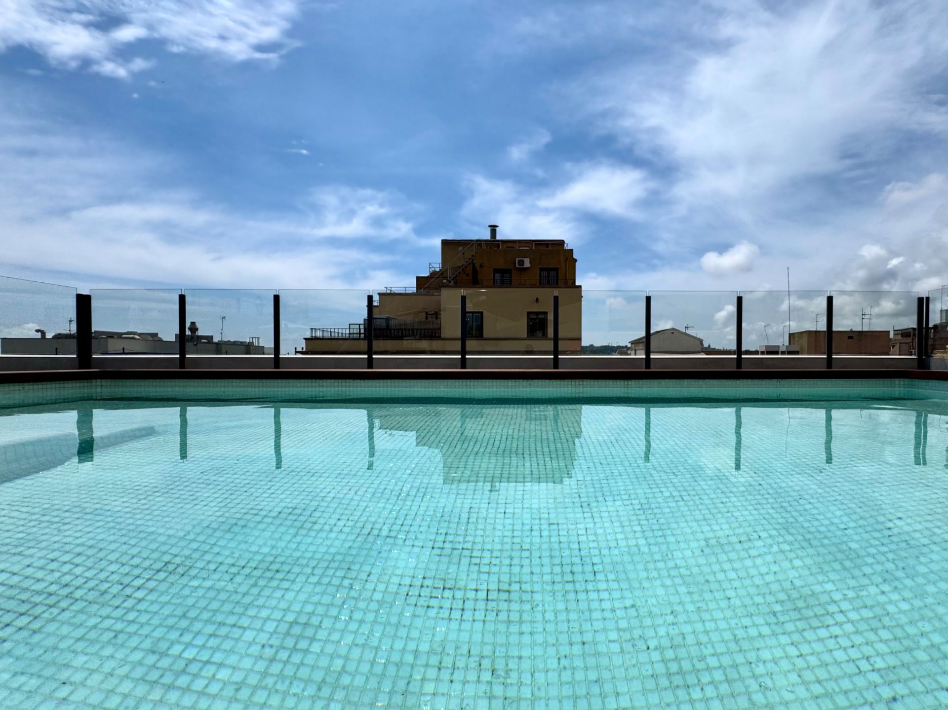 Swimming pool of Flat for sale in  Barcelona Capital  with Air Conditioner, Heating and Oven